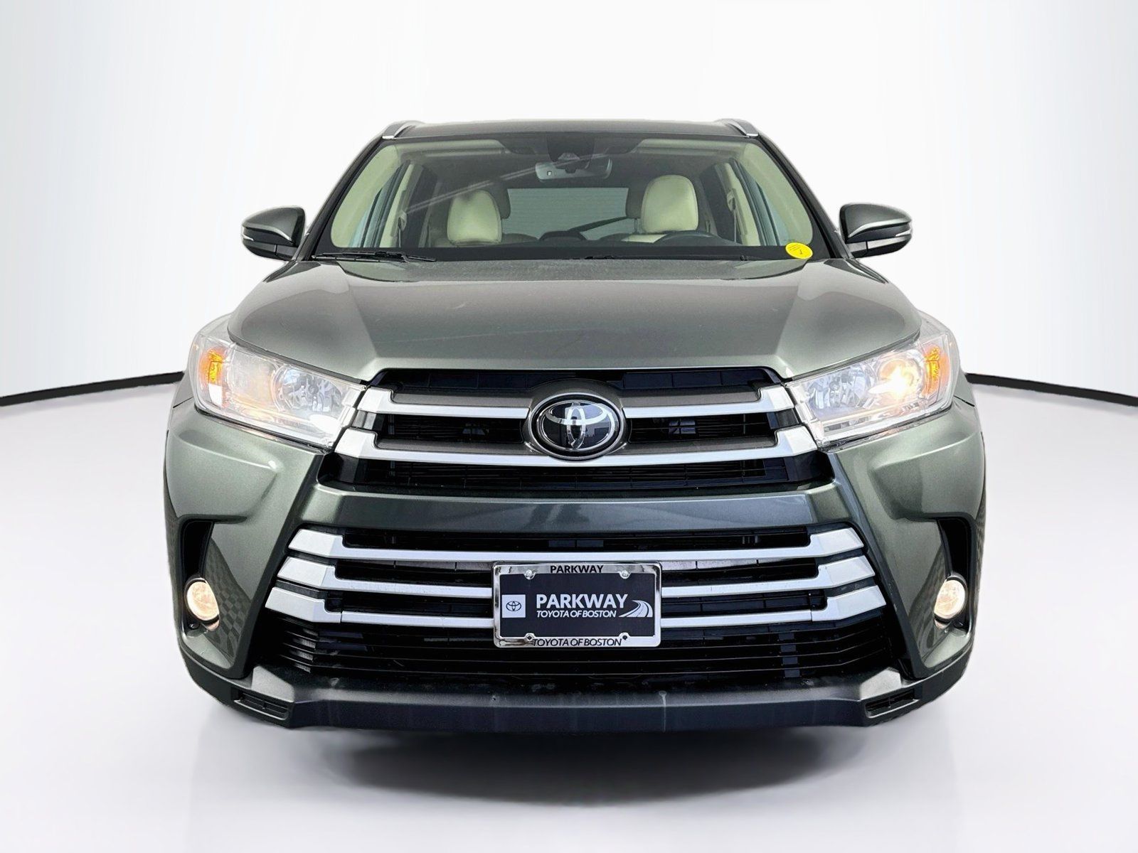 Used 2019 Toyota Highlander XLE AWD/4WD image 2
