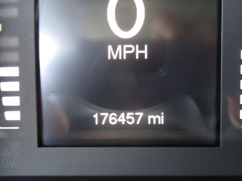 Used 2018 Jeep Cherokee Latitude FWD image 15