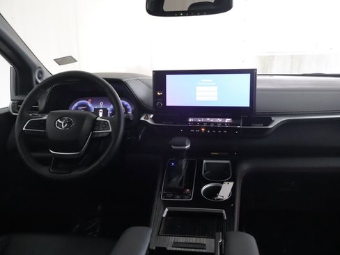 Used 2025 Toyota Sienna XSE w/ XSE Plus Package AWD/4WD image 2