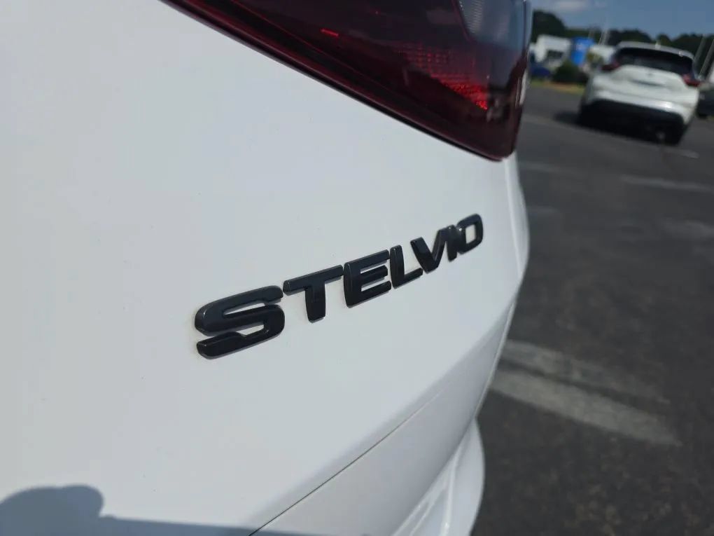 Used 2020 Alfa Romeo Stelvio Ti Sport w/ Quick Order Package 22S Sport AWD/4WD image 11