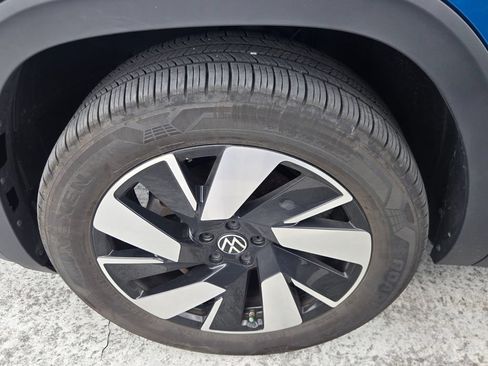 Used 2024 Volkswagen Atlas Cross Sport SE FWD image 5