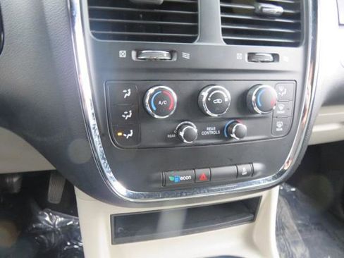 Used 2019 Dodge Grand Caravan SXT image 15