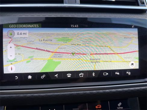 Used 2019 Land Rover Range Rover Velar R-Dynamic SE image 19