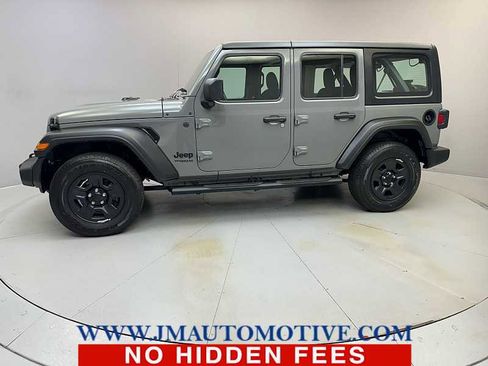 Used 2022 Jeep Wrangler Unlimited Sport image 2