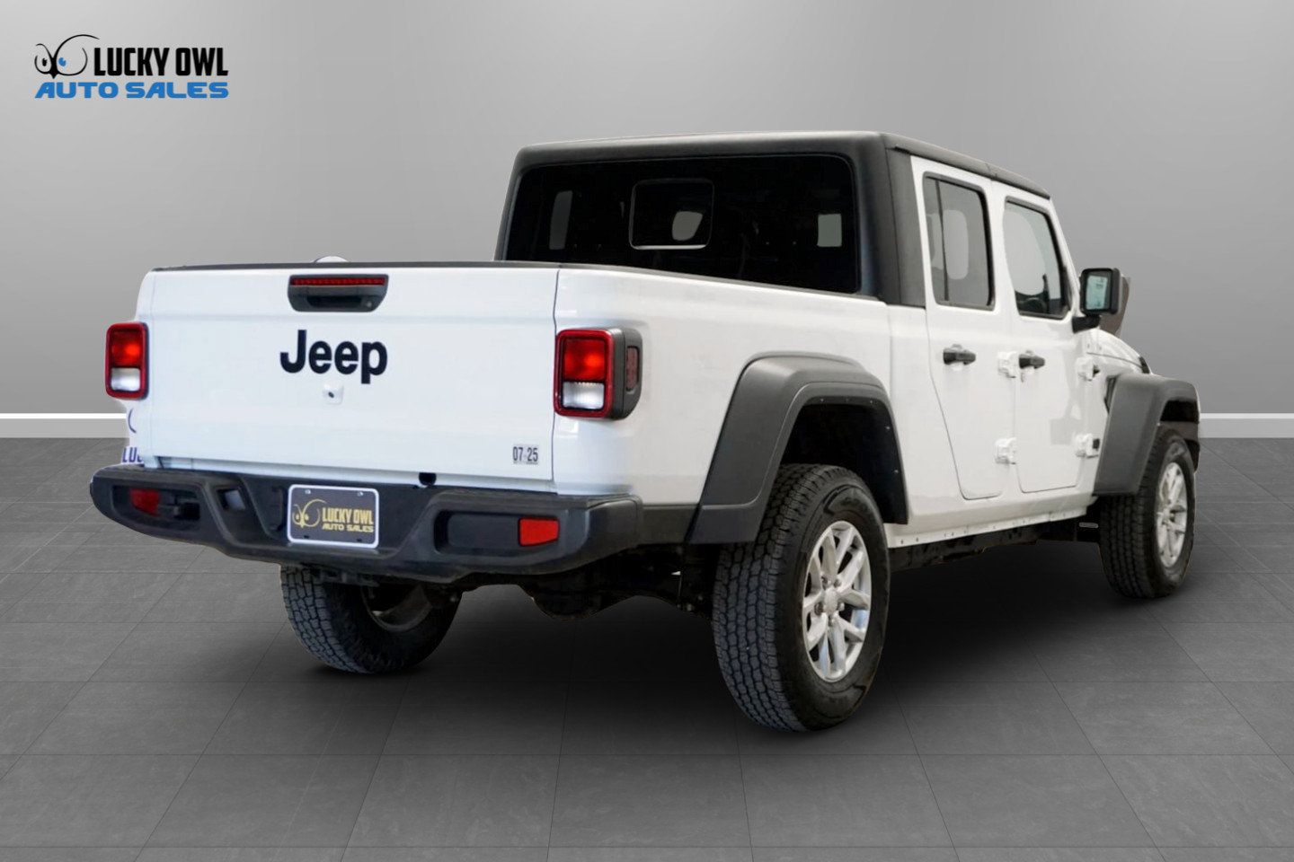 Used 2023 Jeep Gladiator Sport AWD/4WD image 5