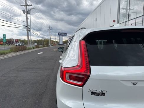 Certified 2025 Volvo XC40 B5 Plus AWD/4WD image 10