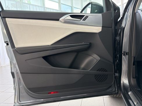 New 2026 Volkswagen Taos SE FWD image 14