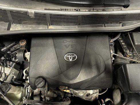 Used 2018 Toyota Sienna XLE w/ XLE Navigation Package image 12