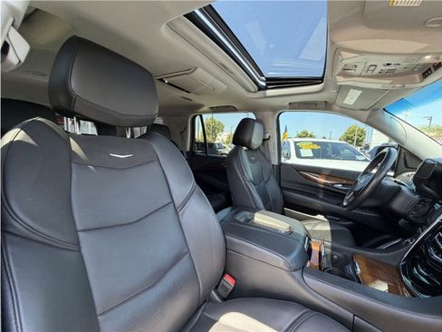 Used 2017 Cadillac Escalade Premium Luxury AWD/4WD image 35