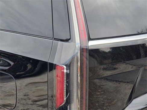 Certified 2023 Cadillac Escalade ESV Luxury image 11