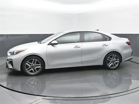 Used 2019 Kia Forte S image 2