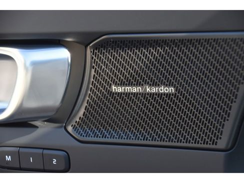 Certified 2025 Volvo XC40 B5 Plus w/ Protection Package Premier image 28