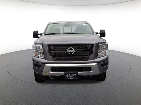 Used 2024 Nissan Titan SV w/ SV Convenience Package image 2