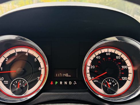 Used 2019 Dodge Grand Caravan SE w/ UConnect Hands-Free Group image 16