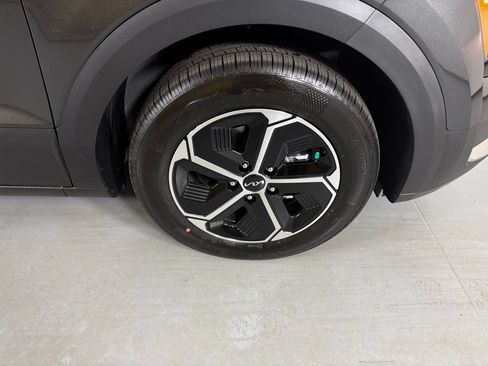 New 2026 Kia Niro LX FWD image 10
