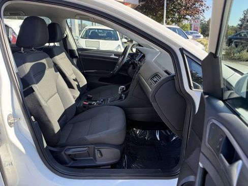 Used 2019 Volkswagen e-Golf SE w/ Driver Assistance Package image 24