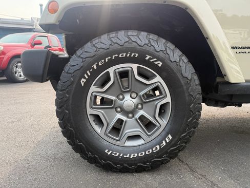 Used 2018 Jeep Wrangler Unlimited Rubicon w/ Dual Top Group AWD/4WD image 12
