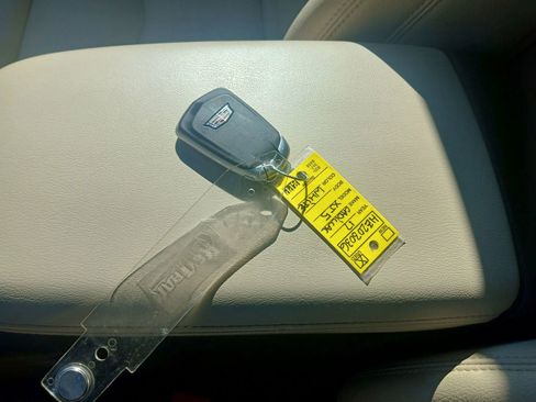 Used 2017 Cadillac XT5 FWD w/ LPO, Wheel Lock Package image 8