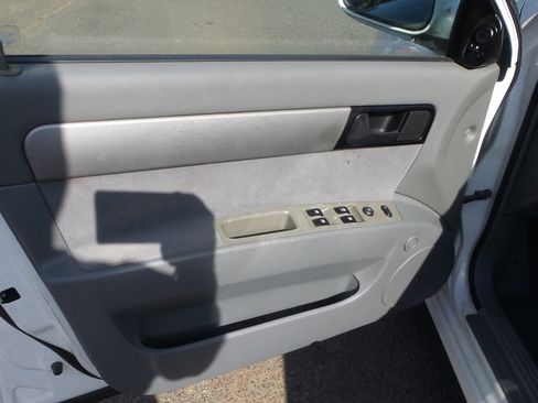 Used 2006 Suzuki Forenza Sedan image 25