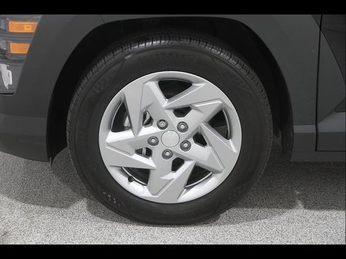Certified 2024 Hyundai Kona SE FWD image 21