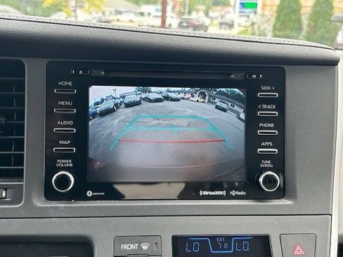 Used 2020 Toyota Sienna XLE w/ XLE Navigation Package AWD/4WD image 27