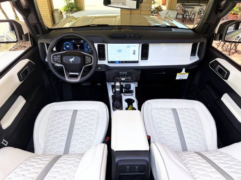 Used 2026 Ford Bronco Outer Banks AWD/4WD image 16