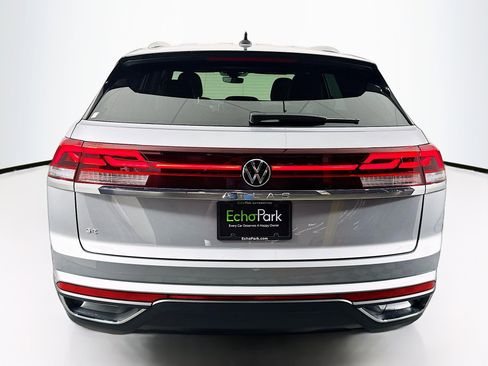 Used 2025 Volkswagen Atlas Cross Sport SE FWD image 7