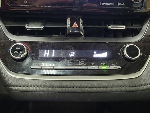 Used 2020 Toyota Corolla XLE image 27