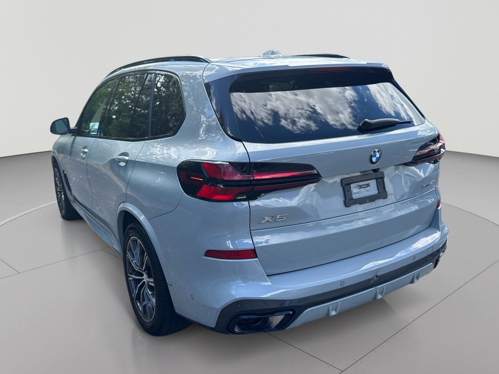 Used 2025 BMW X5 xDrive40i w/ M Sport Package AWD/4WD image 33