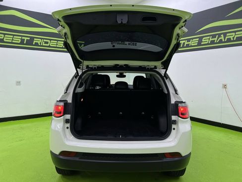 Used 2019 Jeep Compass Latitude w/ Popular Equipment Group AWD/4WD image 9