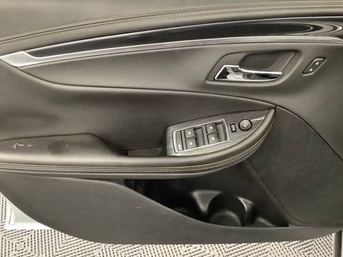 Used 2019 Chevrolet Impala LT FWD image 10
