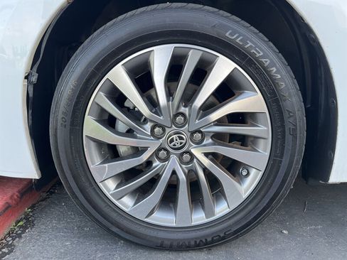 Used 2018 Toyota Corolla XLE w/ Carpet Mat Package (TMS) image 21