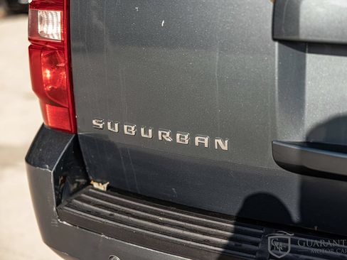 Used 2008 Chevrolet Suburban LT w/ LT Preferred Equipment Group AWD/4WD image 10