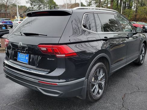 Used 2022 Volkswagen Tiguan SE w/ Panoramic Sunroof Package image 5