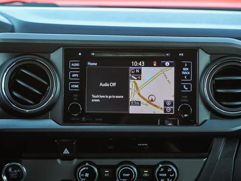 Used 2018 Toyota Tacoma TRD Sport image 14