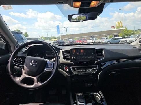 Used 2021 Honda Pilot Touring image 16