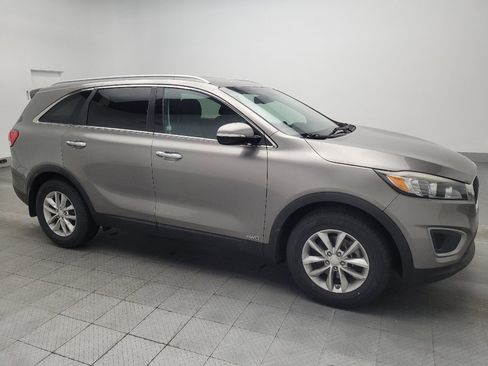 Used 2016 Kia Sorento LX w/ LX Convenience Package image 11