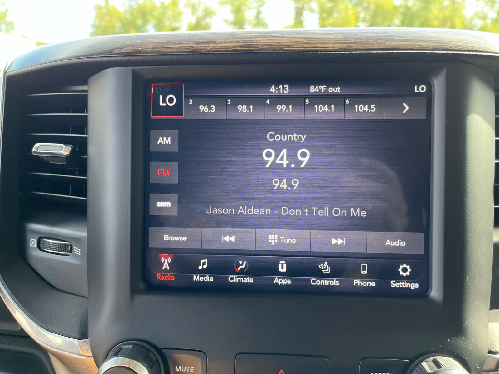 Used 2019 RAM 1500 Laramie AWD/4WD image 15