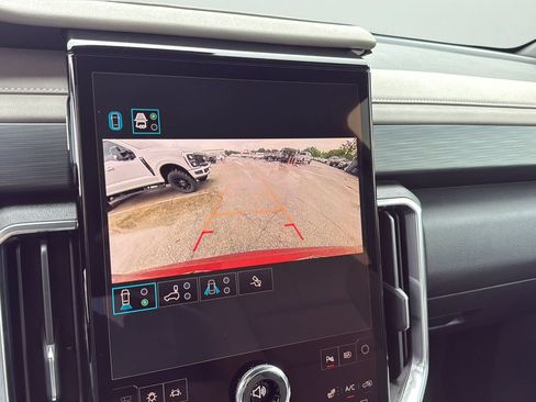Used 2026 GMC Acadia Elevation w/ Elevation Premium Package FWD image 18