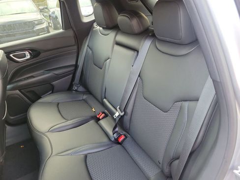 Certified 2025 Jeep Compass Latitude w/ Altitude Special Edition image 21