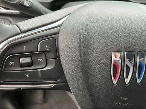 Used 2025 Buick Envista Sport Touring image 21