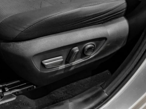 Used 2020 Toyota RAV4 XLE w/ Convenience Package FWD image 35