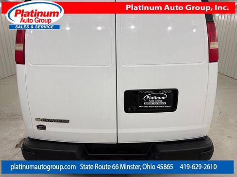 Used 2018 Chevrolet Express 3500 Extended w/ Driver Convenience Package RWD image 4