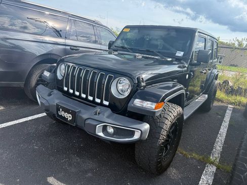 Used 2019 Jeep Wrangler Unlimited Sahara AWD/4WD image 3