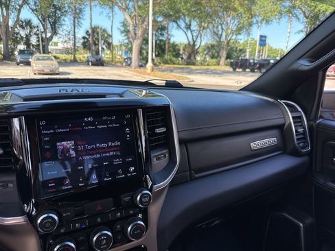 Used 2019 RAM 2500 Laramie w/ Night Edition AWD/4WD image 47