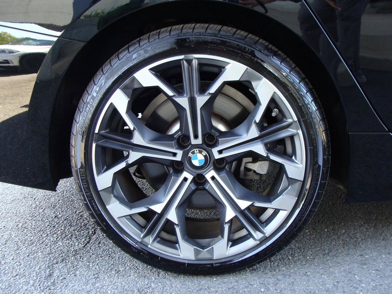 Used 2025 BMW 330i Sedan w/ M Sport Package RWD image 39