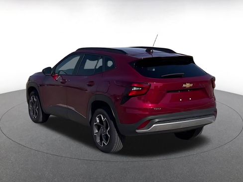 Used 2025 Chevrolet Trax LT w/ LT Convenience Package image 11