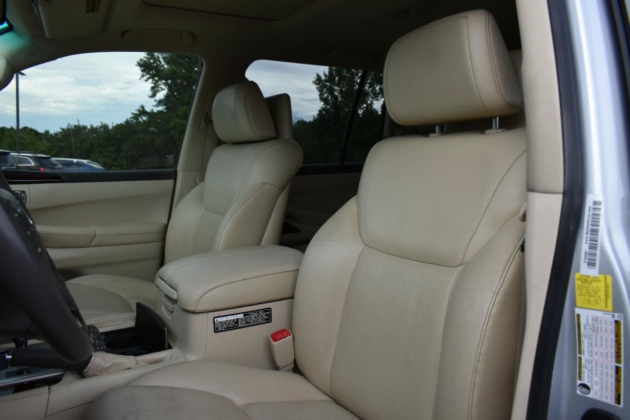 Used 2013 Lexus LX 570 4WD w/ Luxury Pkg image 23