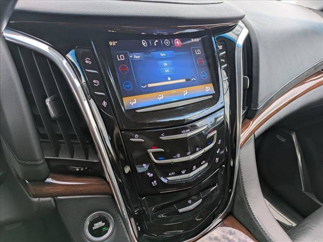 Used 2015 Cadillac Escalade Luxury AWD/4WD image 21