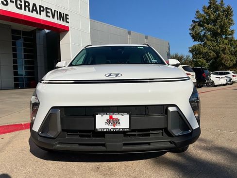 Used 2025 Hyundai Kona SEL image 4